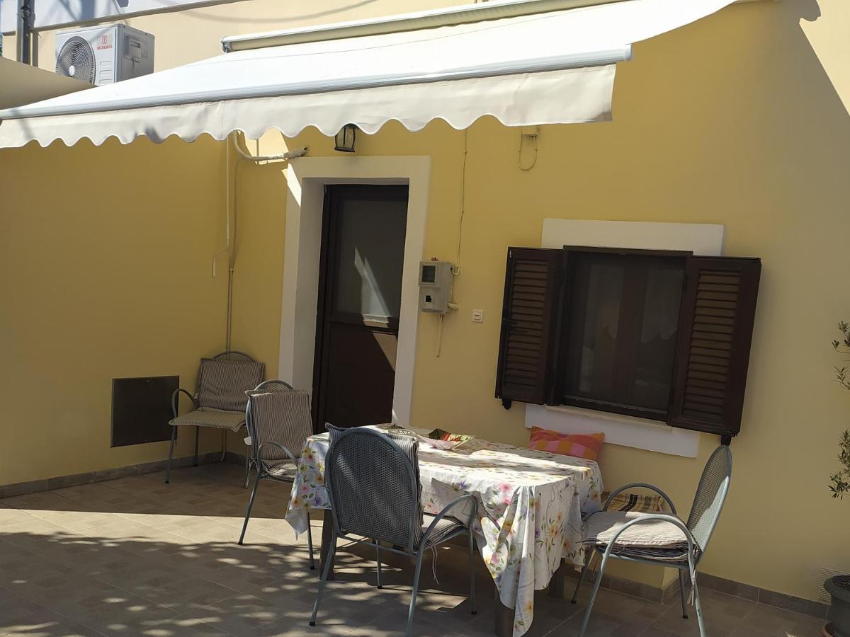 Semesterbostad Giotas House *
